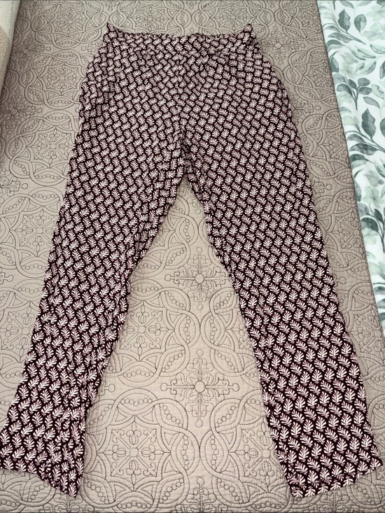 H&M Pants - H&M NWOT Women’s Printed Maroon & White Pull-On Pants With 2 Side Pockets Size 8